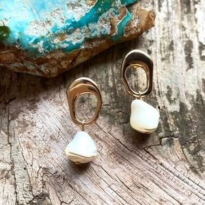 Anthro Natural Pearl Pendant Eartimgs